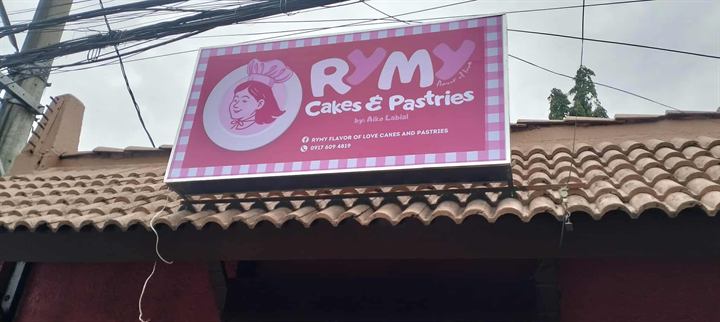 RM Cakes and Pastries pink lightbox sign